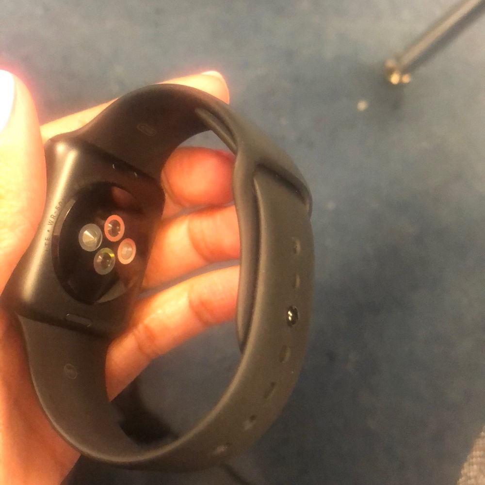Apple Watch - image 2